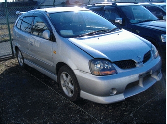 1999 Nissan Tino