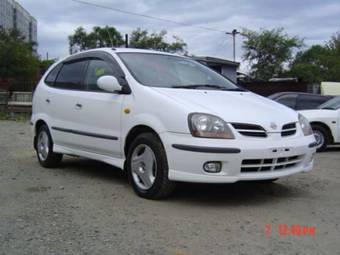 1999 Nissan Tino