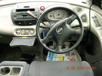 1999 Nissan Tino Photos