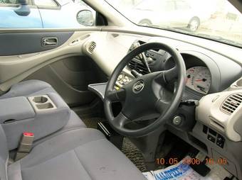 1999 Nissan Tino Pictures