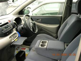 1999 Nissan Tino Photos