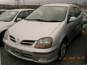 1999 Nissan Tino Images