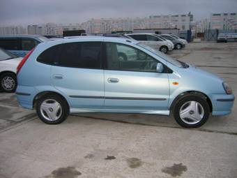 1999 Nissan Tino Pictures