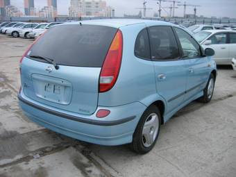 1999 Nissan Tino Photos