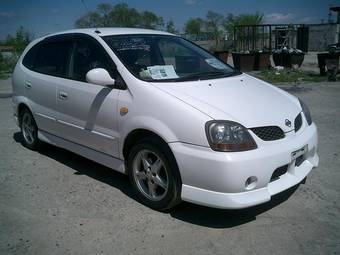 1999 Nissan Tino