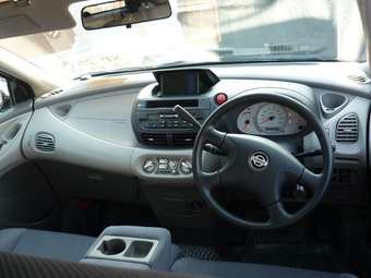 1999 Nissan Tino Images