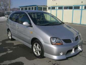 1999 Nissan Tino Photos
