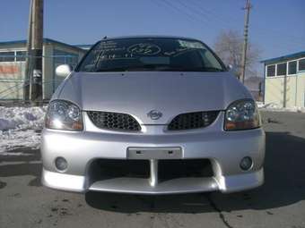 1999 Nissan Tino Images