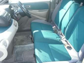 1999 Nissan Tino Pictures