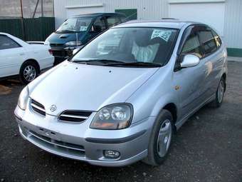 1999 Nissan Tino Photos