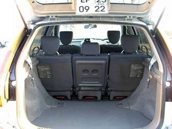 1999 Nissan Tino Photos