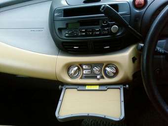 1999 Nissan Tino Pictures
