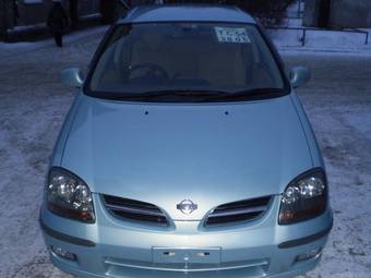 1999 Nissan Tino Pictures