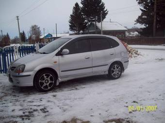 1999 Nissan Tino Images