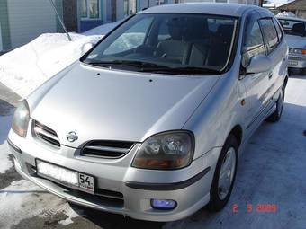 1999 Nissan Tino Pictures