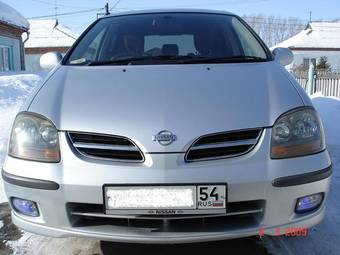 1999 Nissan Tino Pictures