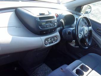 1999 Nissan Tino Photos