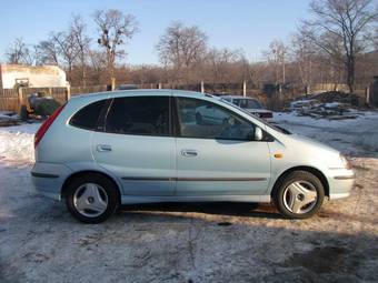 1999 Nissan Tino Pictures