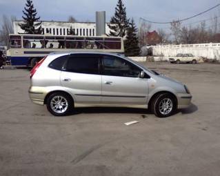 1999 Nissan Tino Pics