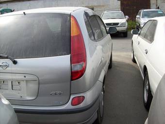1999 Nissan Tino Pictures