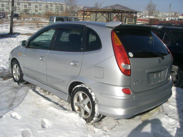 Nissan tino 1999