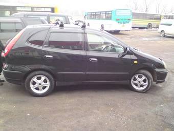 1999 Nissan Tino Photos