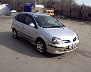 1999 Nissan Tino Photos