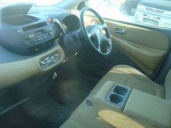 1999 Nissan Tino Photos