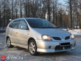 1999 Nissan Tino Pictures