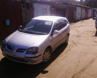 1999 Nissan Tino Photos