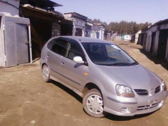 1999 Nissan Tino Pictures