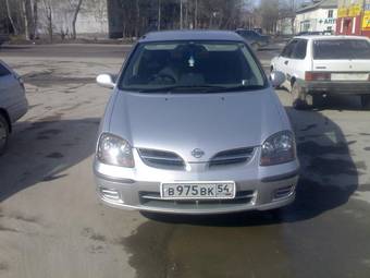 1999 Nissan Tino Pictures