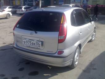 1999 Nissan Tino Photos