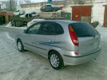1999 Nissan Tino Photos