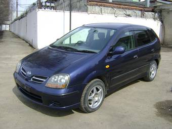 1999 Nissan Tino Photos
