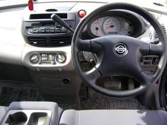 1999 Nissan Tino Wallpapers