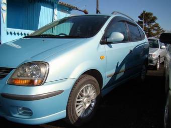 1999 Nissan Tino Photos