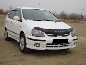 1999 Nissan Tino Photos