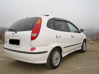 1999 Nissan Tino Pictures