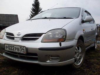 1999 Nissan Tino Photos