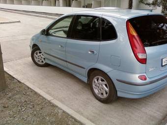 1999 Nissan Tino Pictures