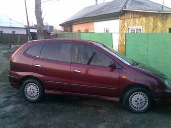 1999 Nissan Tino Pics