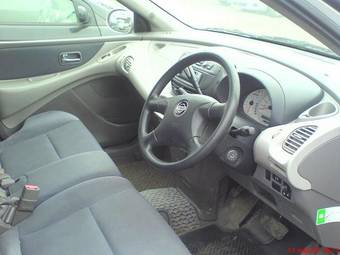 1999 Nissan Tino Photos