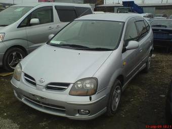1999 Nissan Tino Pics