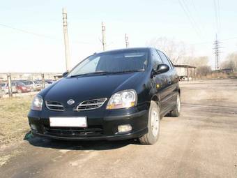 1999 Nissan Tino Pictures