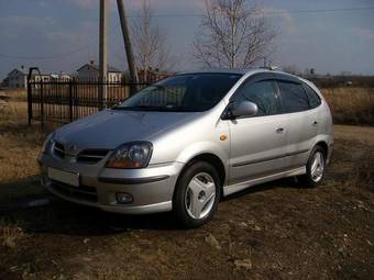 1999 Nissan Tino Photos