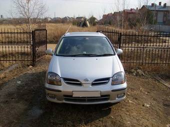 1999 Nissan Tino Pictures