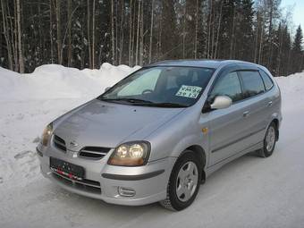 1999 Nissan Tino Pictures
