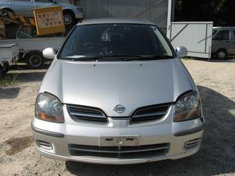 1999 Nissan Tino Photos