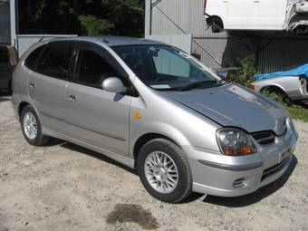 1999 Nissan Tino Pictures